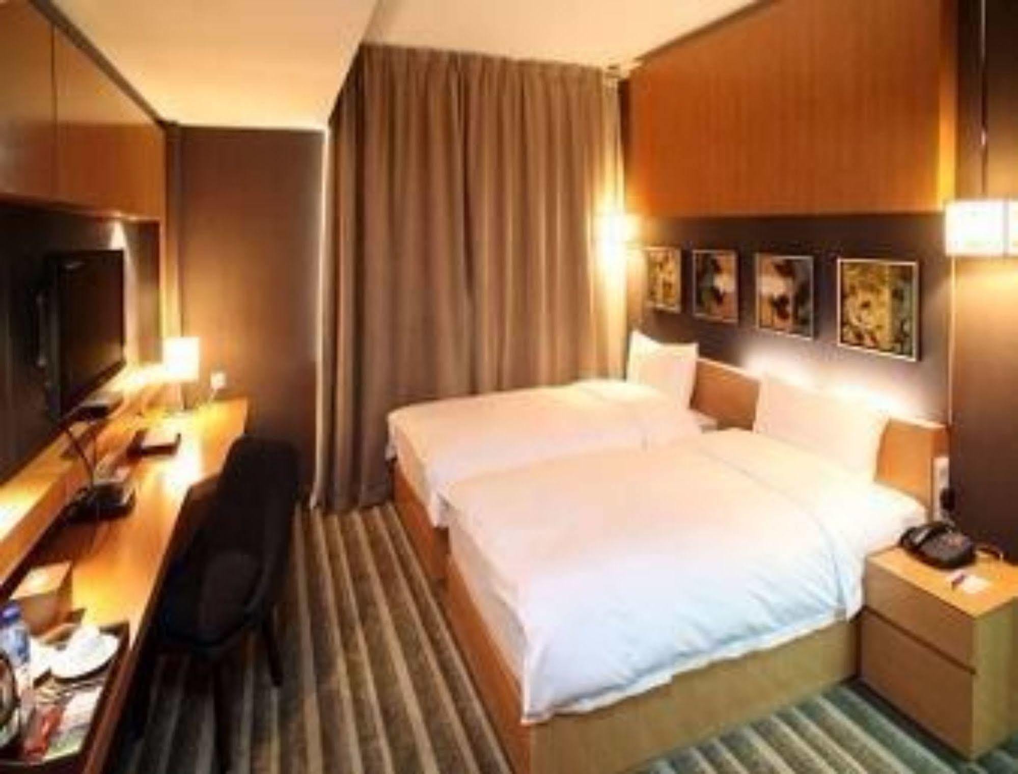 Ramada Ulaanbaatar City Center מראה חיצוני תמונה