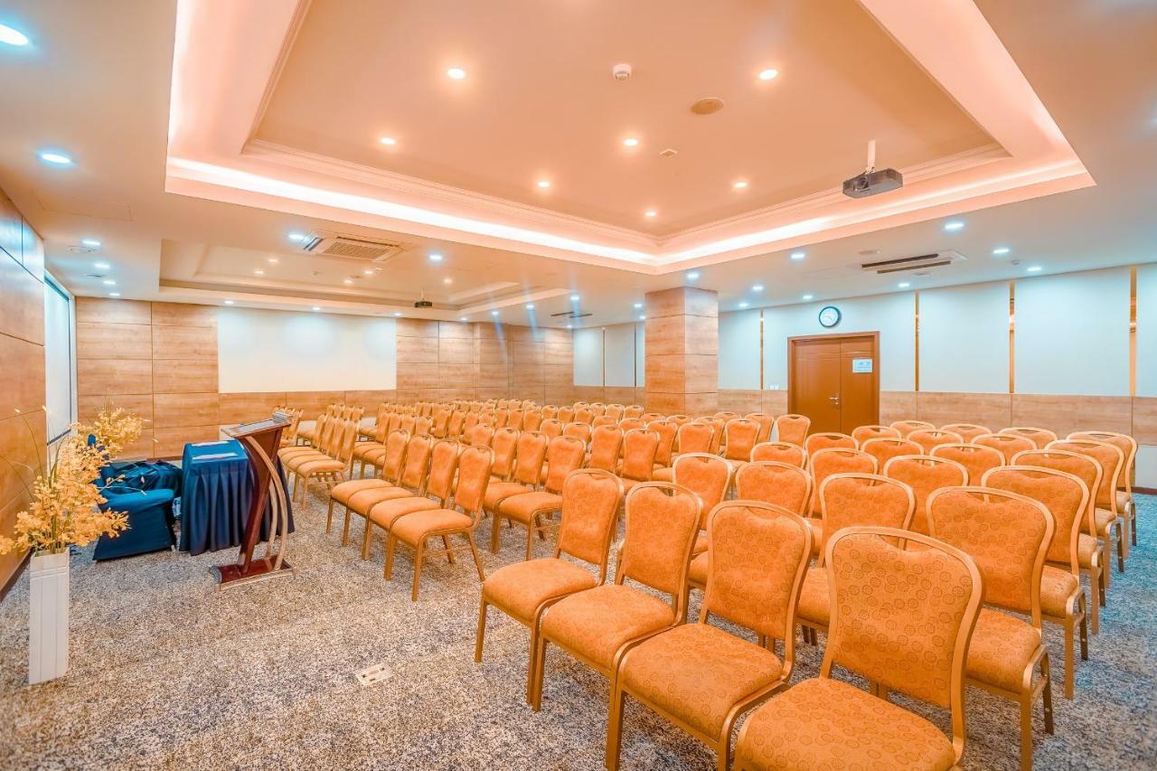 Ramada Ulaanbaatar City Center מראה חיצוני תמונה